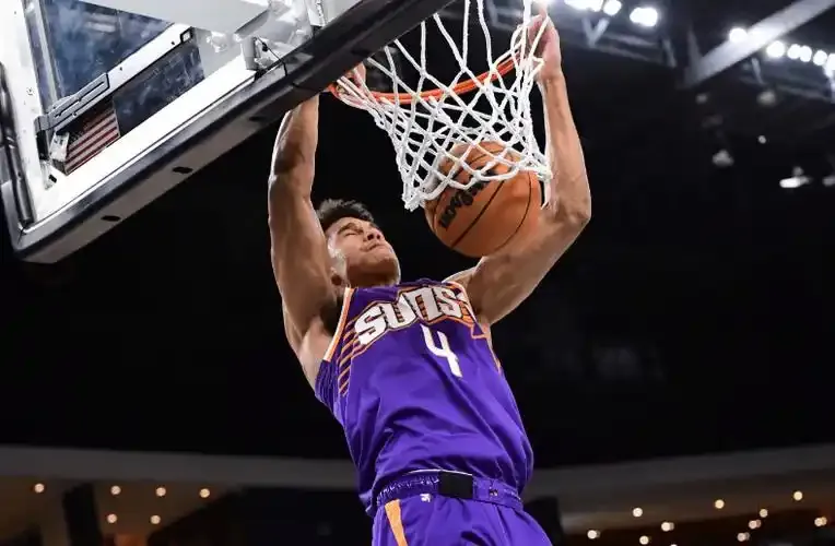 伤员们陆续回归，常规赛最后10场的一些想法1:战绩方面一切随缘，除非狼队出现