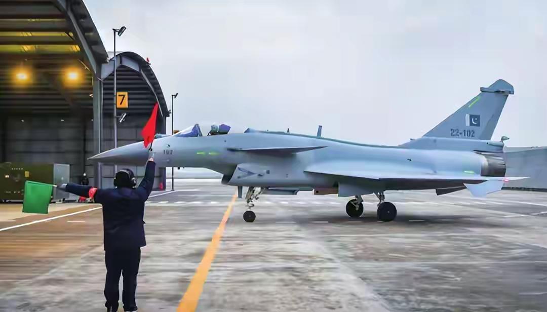 中巴拟签百亿美元国防大单这笔惊动全球的百亿美元国防大单，不仅是军贸数字，更是