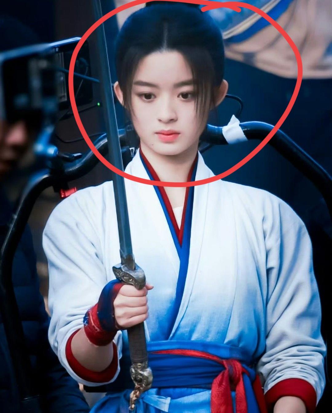 别再营销“小赵丽颖”了，看图对比对比吧，虽然都是圆脸甜妹，气场完全不一样好吧。