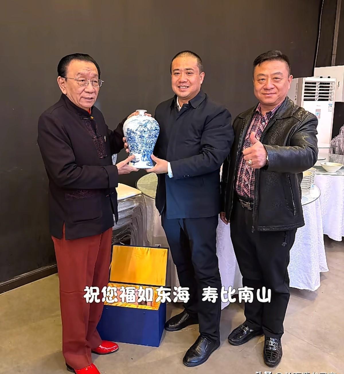 刚刷到这事我愣了一下，然后又有点说不清——就是那种心里咯噔的感觉。关键记住