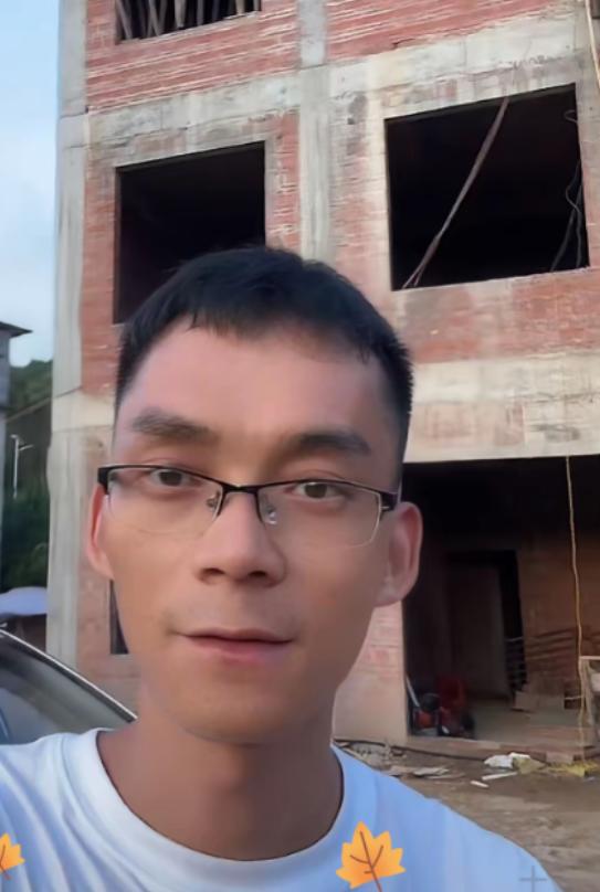 33万买不来一声“谢谢”他带大家参观新建好的三层自建房，一层三层归自己，二