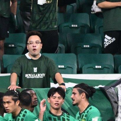国安最近势头真猛，主场4-0大胜深圳新鹏城，七轮联赛不败，排名暂时冲到第三。自打