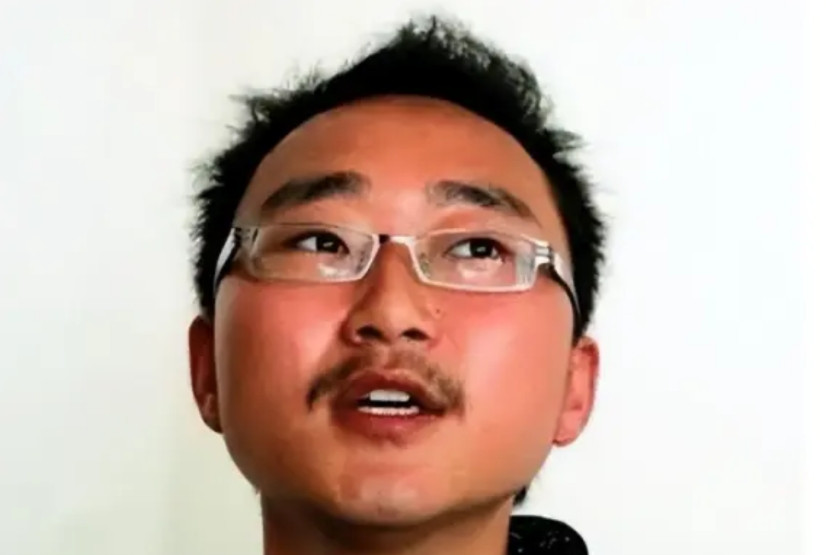 2009年，四川一考生高考作文字体无人能看懂，请来专家辨认后，发现内容也十分离谱