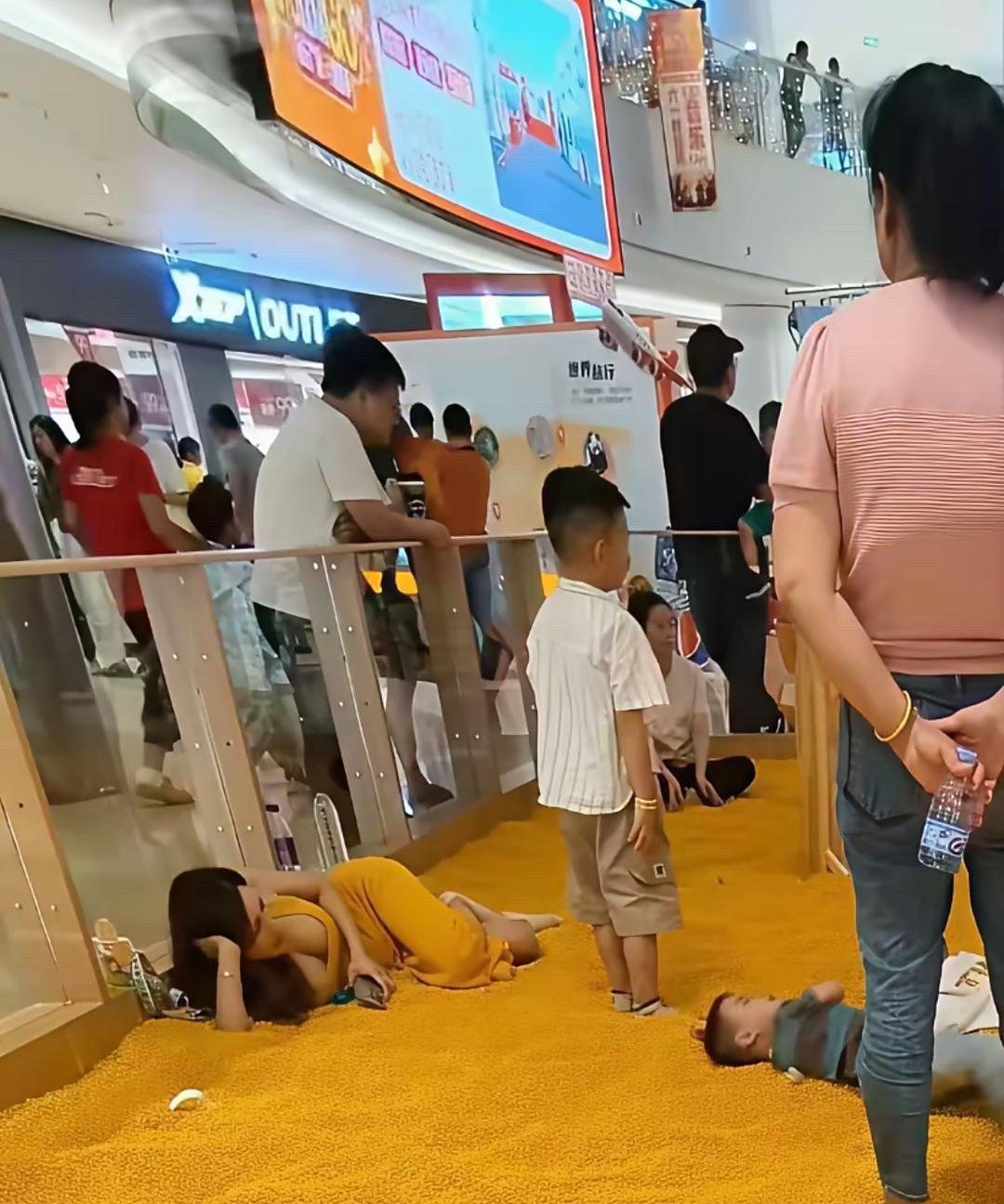 带孩子比上班都累，走哪都想歇歇！