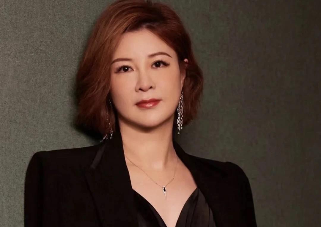 杜华再炒“校花”救乐华？王一博停工、孟美岐翻车，顶流工厂失灵了？最近，乐华娱乐