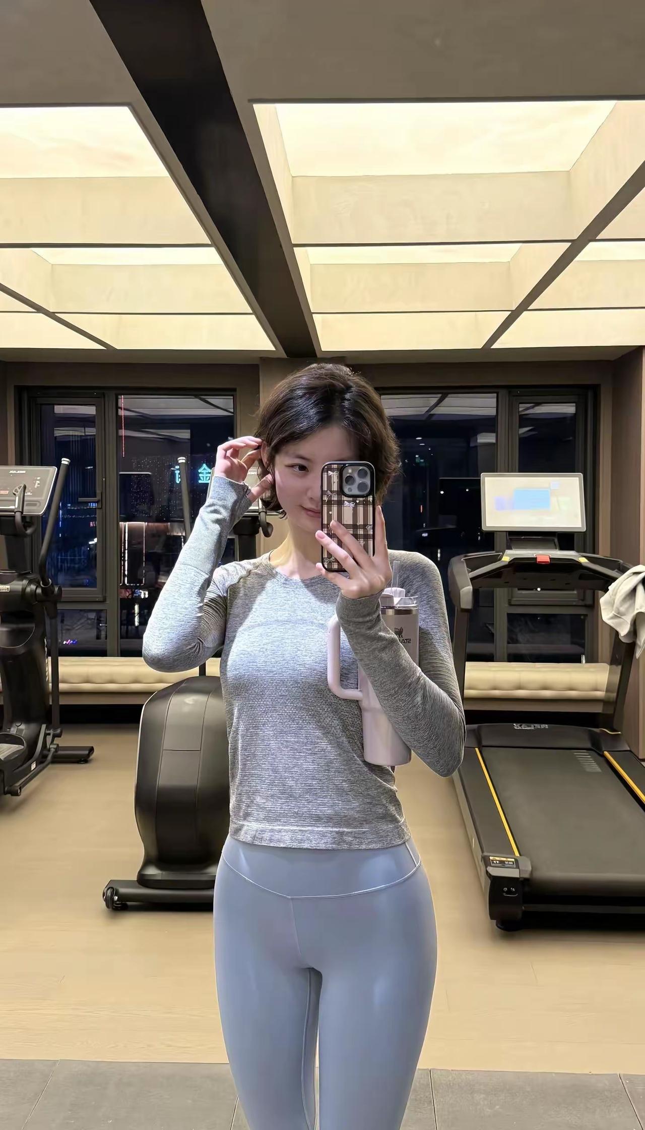 爱运动爱生活，爱自己/坚持锻炼保持自律，保持健美健康的身体状态和积极向上的心理状