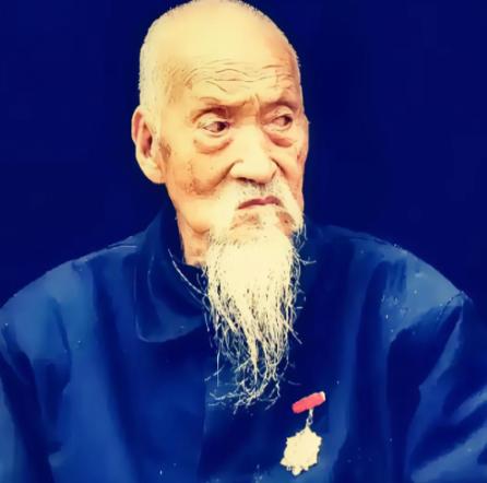 太行山绝壁之上，司凤梧被14名日军围住，日军的枪口抵在他后脑勺，他宁死不肯下跪，
