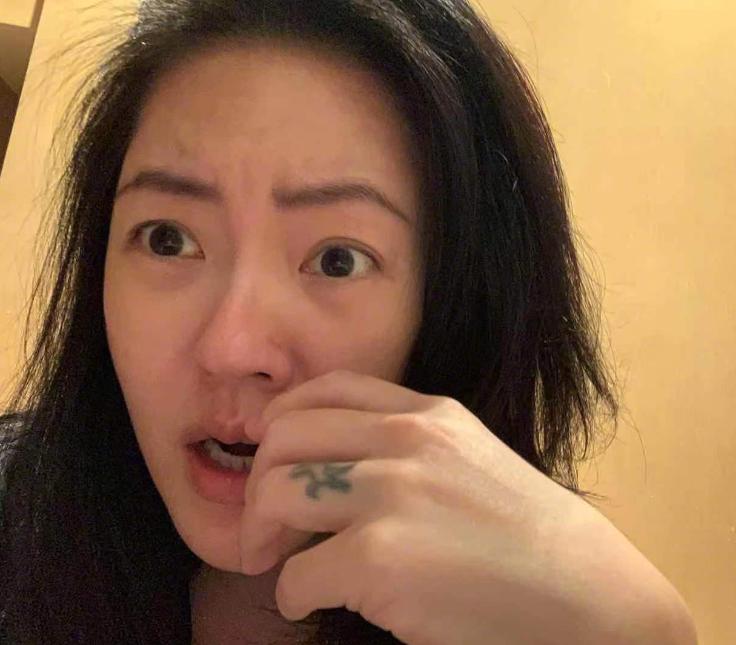 不要再为小s的状态担心了！大s去世后，很多人都在担心小s的状态，可是看到小s
