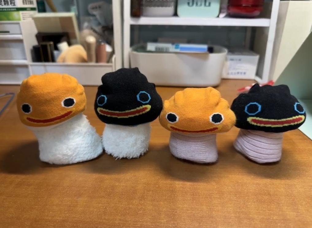 把宝宝的袜子叠成了蘑菇现在家里全是蘑菇袜子疑似袜子最可爱的一集🧦