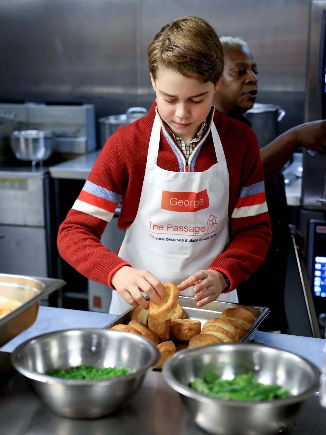 英国王室🇬🇧12月16日，威尔士亲王威廉和乔治王子在伦敦的Passage餐