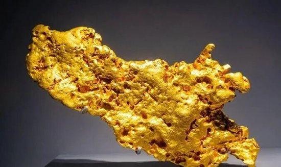 当巴黎国家自然历史博物馆的氧乙炔焊枪熄灭时，熔化的不仅是防弹玻璃，还有几块金块承