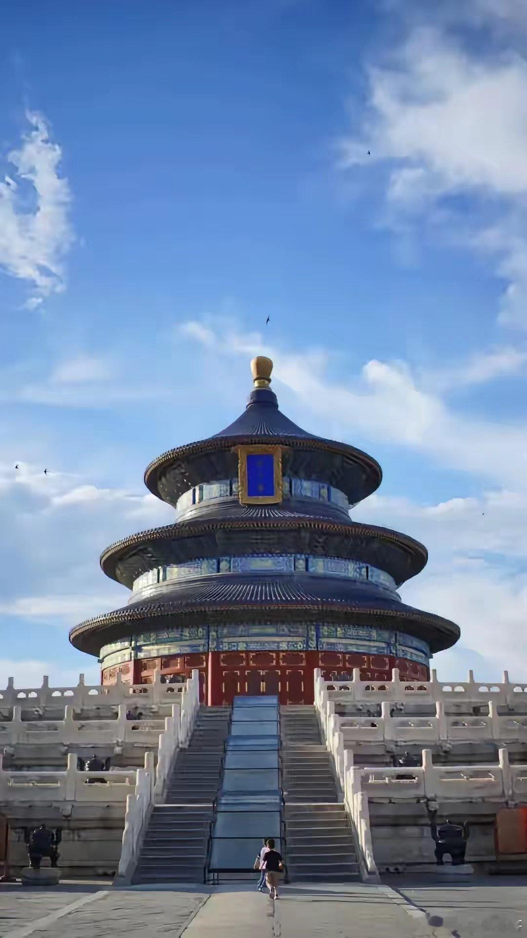 来北京看天坛的老外，一个个都看傻了。故宫长城他们能看懂，毕竟那是讲排场的。但天坛