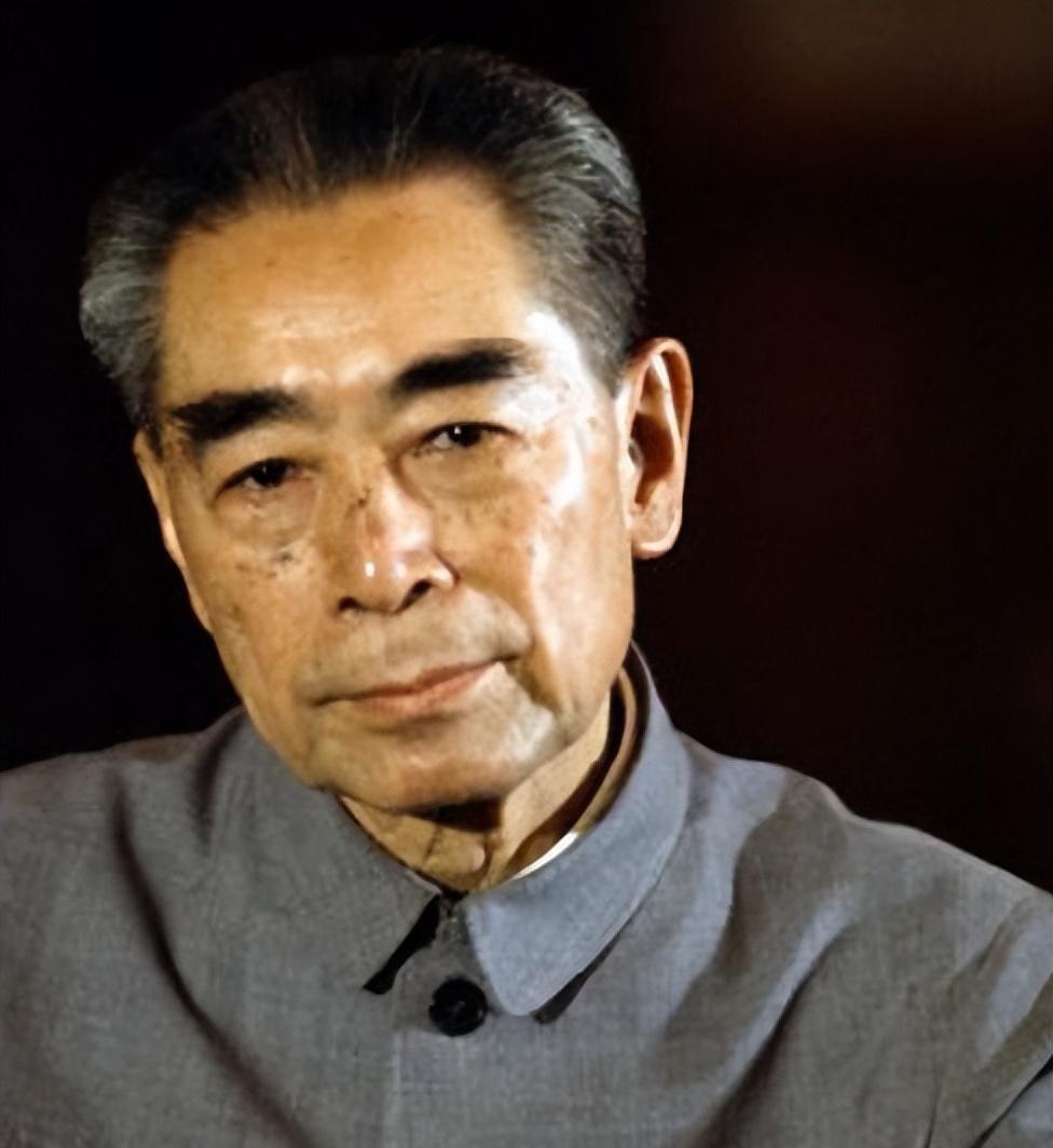 1958年，周总理做了正确的事情却被要求连夜写检讨，结果当晚连抽了两包烟，背后发