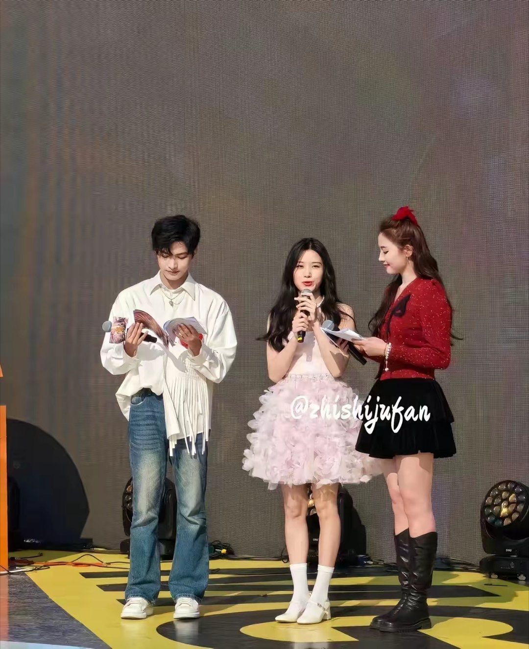 卢昱晓线下好萌啊​​​