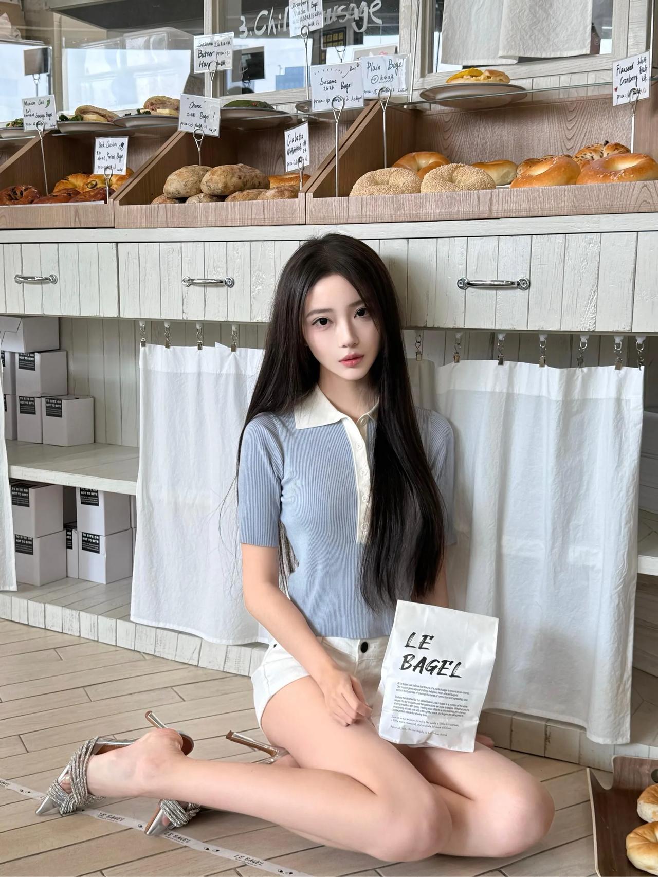 甜美下午茶时光，芝士蛋糕和你的微笑更配哦！🍰😊