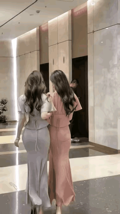 闻香识女人，看背影识姑娘