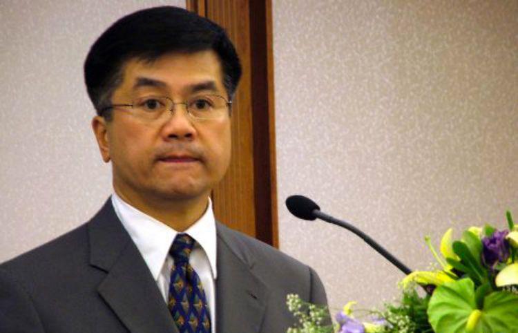 别被“励志移民”骗了！骆家辉打压中国后，转身就来赚中国钱 提起骆家辉，不