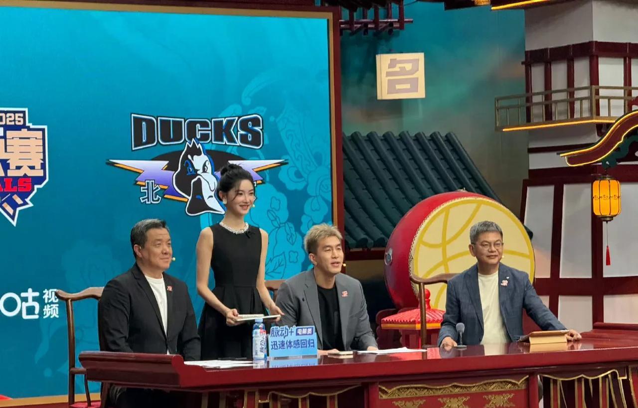 这杨健真让人无语啊，哪壶不开提哪壶，非要拉林秉圣和威少比三分，郭艾伦不爱听了，他