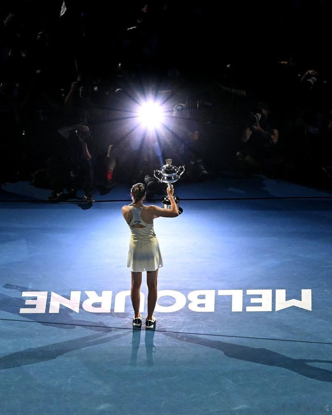 21世纪以来前一年总决赛冠军在来年澳网夺冠，上一次都是2018年了啊！🇺🇸