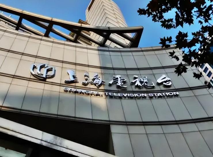 曾经万人守着看，如今无人愿意开！几千家电视台到底输给了谁？ 在上个时代，