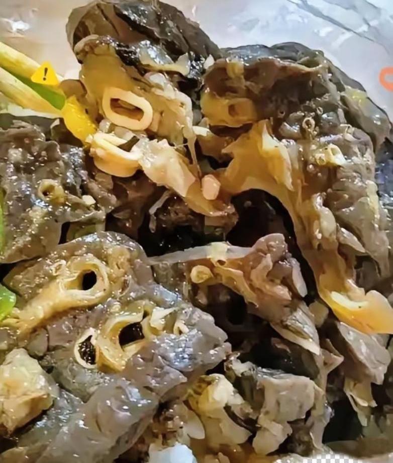 回村吃席，我算是开了眼了。一道菜，直接把一桌子见过世面的人全干沉默了。看着像