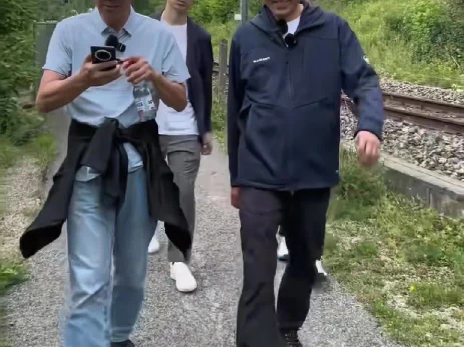 真是不得不说俞老师的格局是真大啊这次瑞士行的队友中灿虽然这么拉垮俞老师一