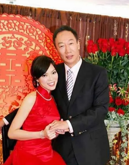 2007年，富士康总裁郭台铭爱上了“国民女神”林志玲，知道郭台铭喜欢跳舞，于是林