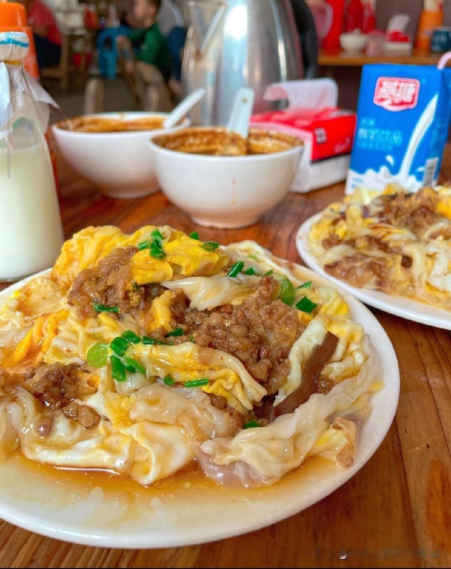 广东37年“骨灰级”肠粉店白拉只要1.5元，肉多到溢出来！在广东廉江的老
