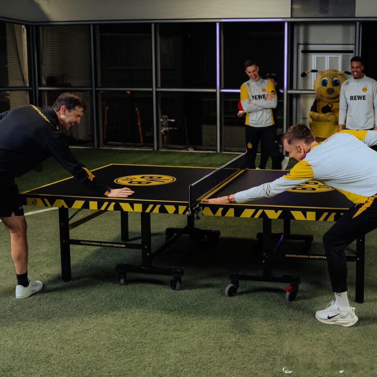 波尔：昨天上午和多特蒙德的小伙子们一起度过了一段非常精彩的时光，打了乒乓球也踢了