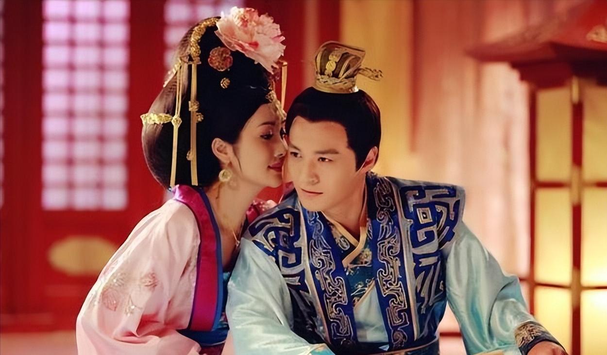 636年，长孙皇后病逝，李世民对群臣说：“杨氏（李元吉妻子）贤惠，我打算册封为皇