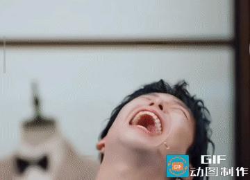 绷不住了，彭昱畅的后槽牙都笑出来了，关晓彤也是乐的花枝乱颤。唐国强几人看着这