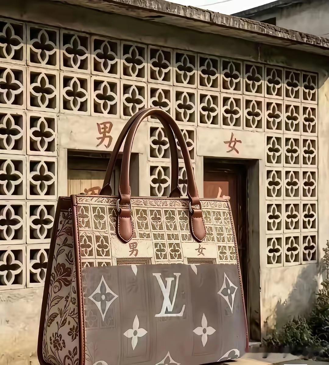 怪不得这款LV看着这么眼熟，原来如此，让无数70后80后勾起了那段有味道的回忆，