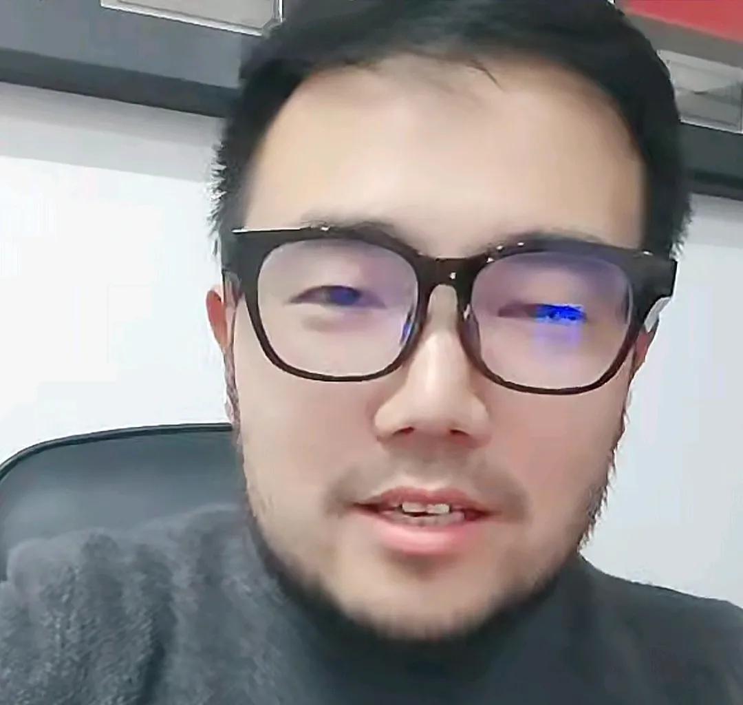 媒体人潘伟力在直播时爆了一个料。他透露，当年前国足主帅卡马乔上任的时候，这在他