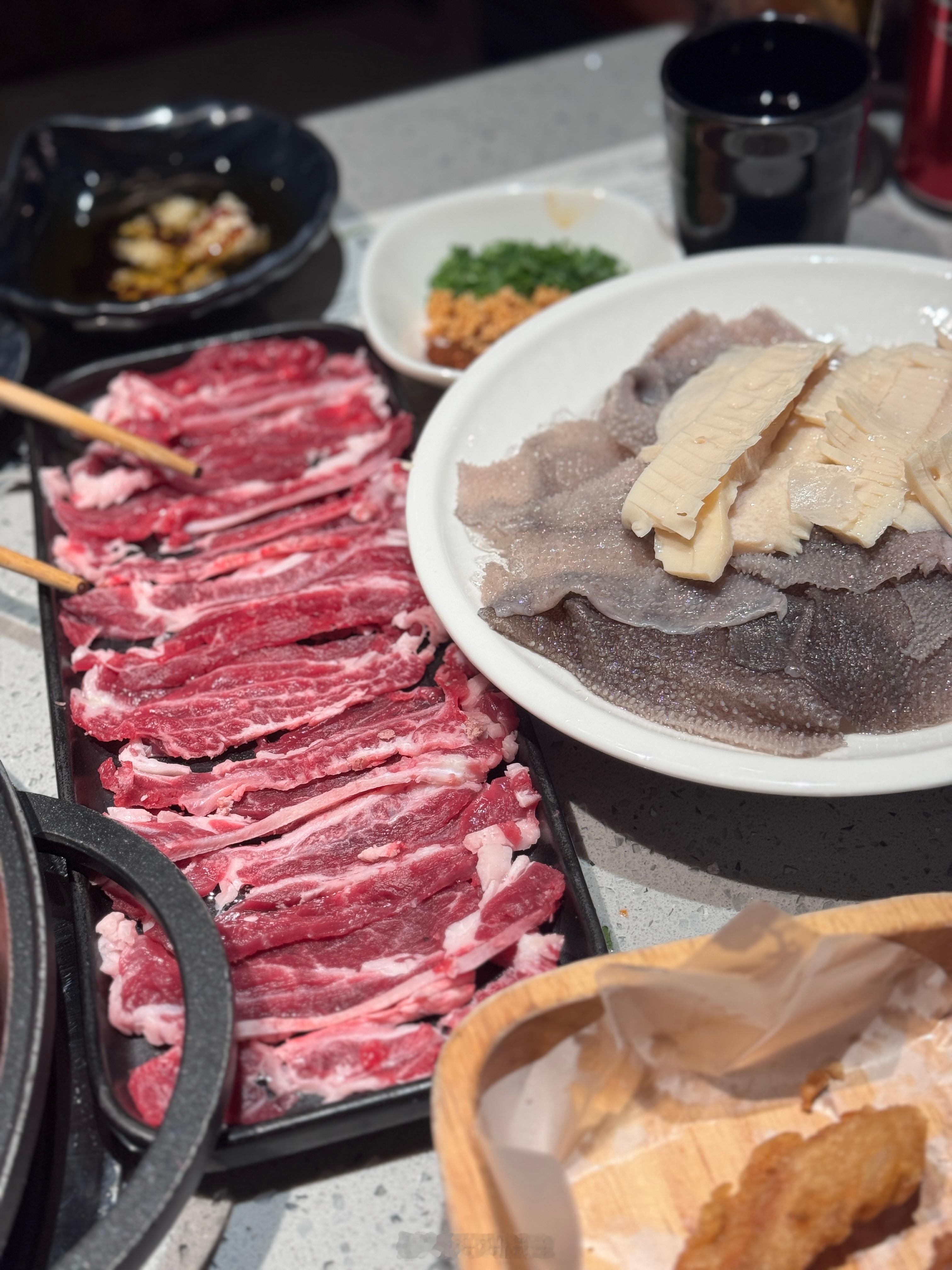 没有什么事儿是一顿火锅解决不了的不行就两顿！！！