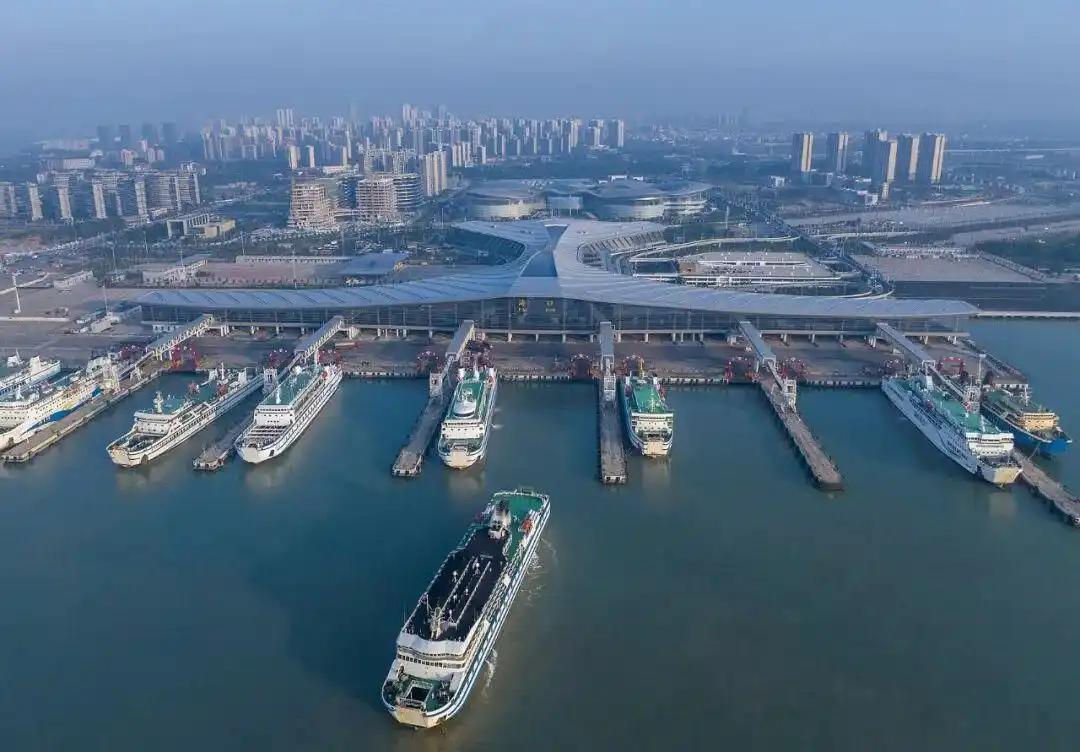 海南封关说白了就是你带一万块去海南游玩，在这儿吃意大利进口面条免税，喝法国红酒免