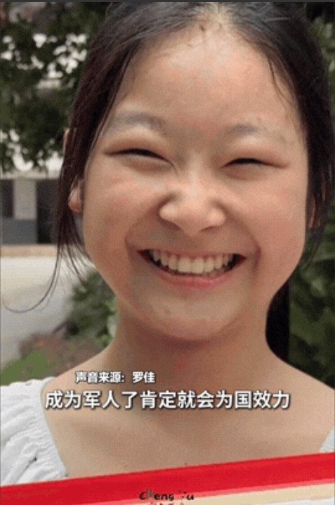 这孩子太争气了！”四川，女子听到敲门声，随即探出头去，竟然发现了一排军人，领头的