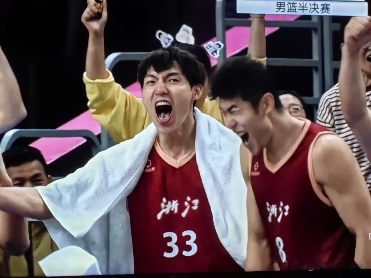 全运会男篮半决赛一万个没想到！第一个没想到的是，联赛总冠军球队，为了俩钱竟然穿