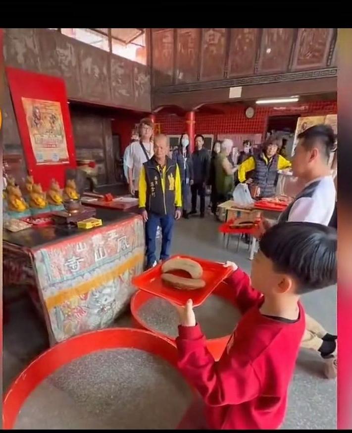 这世上还有什么是真的？福建小妈祖事件，官方出来辟谣了，没有资本介入争抢妈祖