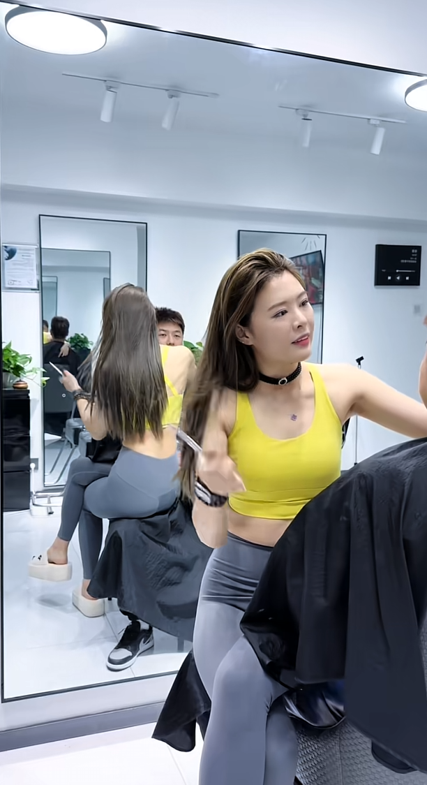 陪好朋友来理个发我觉得我的头发也长了