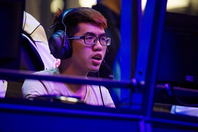 TI5亚军中单两仪落宣布回归Dota1，感觉最近有好多消失在大家视野中很久的Do