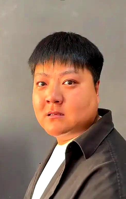 坐拥2000万粉丝，团队却几个月没进账。这事儿放眼整个网红圈，估计也就“大圆哥