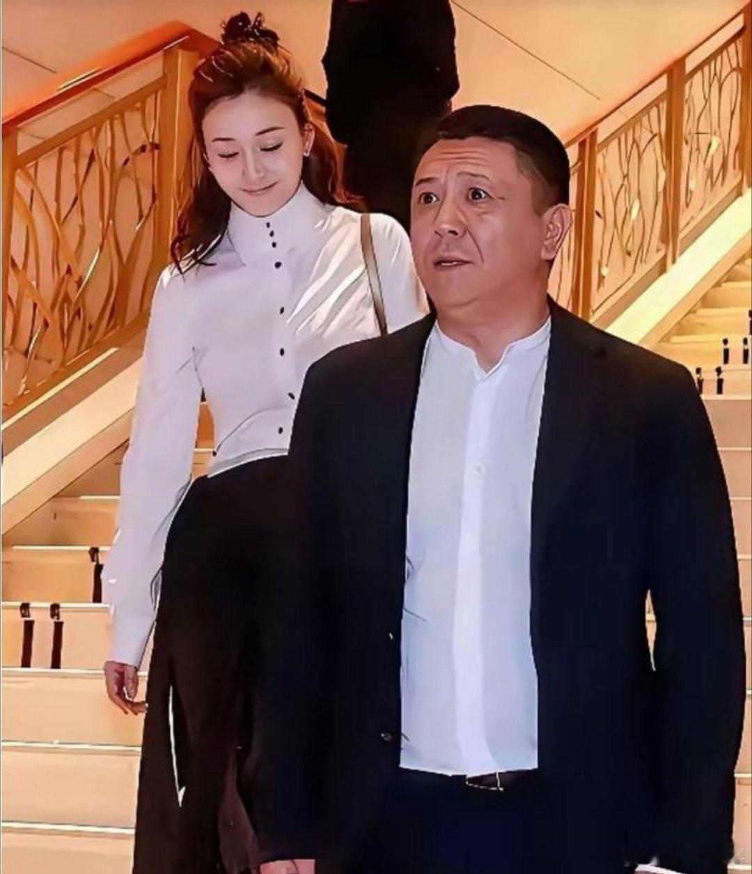 别再吹李小冉嫁给了爱情，我告诉你，她嫁的是比艾滋针头和断脚筋更高级的暴力，你以为