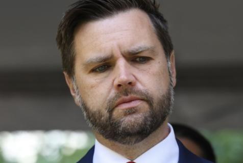 “乡巴佬”万斯曾暗示中国：如果不接受关税，就考虑战争。话音未落，中国学者高志凯就