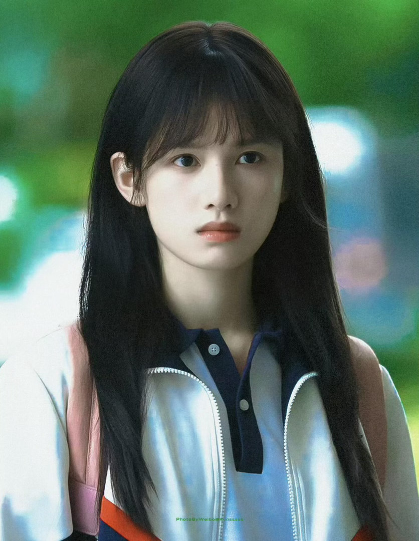 张婧仪张婧仪捡垃圾野狗骨头看完《野狗骨头》心都碎了，身处荒芜却还能找到零星的快