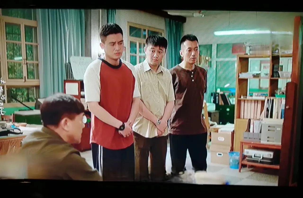 追剧《刑警的日子》昨晚的剧情，师父魏杰马上要调到专案组，时间可能是一周两周
