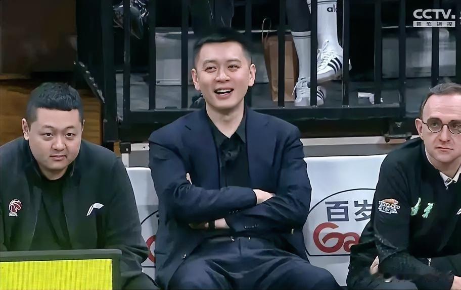 友友们有没有这个感觉，辽篮最应该离开的并不是杨鸣，而是他。杨鸣正式辞职，外教乌