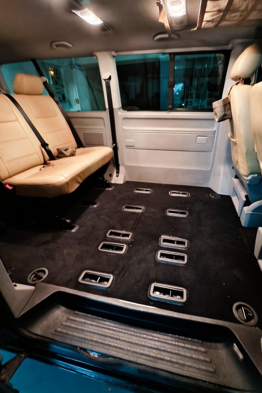 闲着也是闲着，下午尝试把大面包子的二排座椅拆下来，三排座椅挪到二排位置，四排挪到