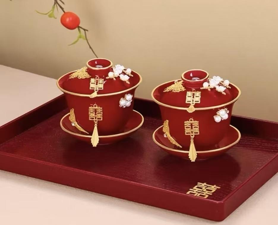 大姑姐打电话说，她儿子明天要带着女朋友来给我和老伴拜年，要不要给他们压岁钱，我和