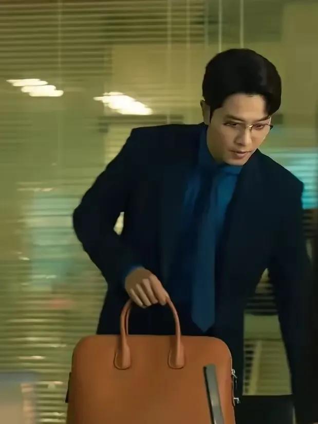 真正靠谱的男人，一生只守好两件事：一是护好爱人的真心，二是扛起家庭的责任。