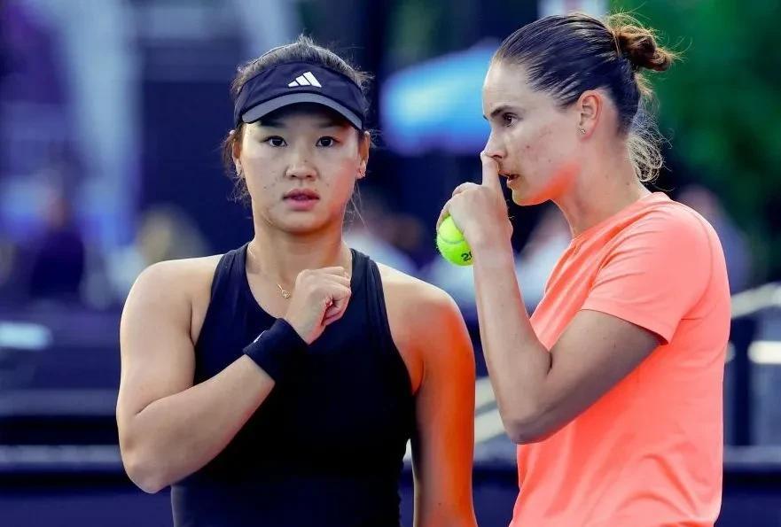 中国选手郭涵煜获得WTA500巴特洪堡女子双打冠军获胜后的郭涵煜，双打世界排名